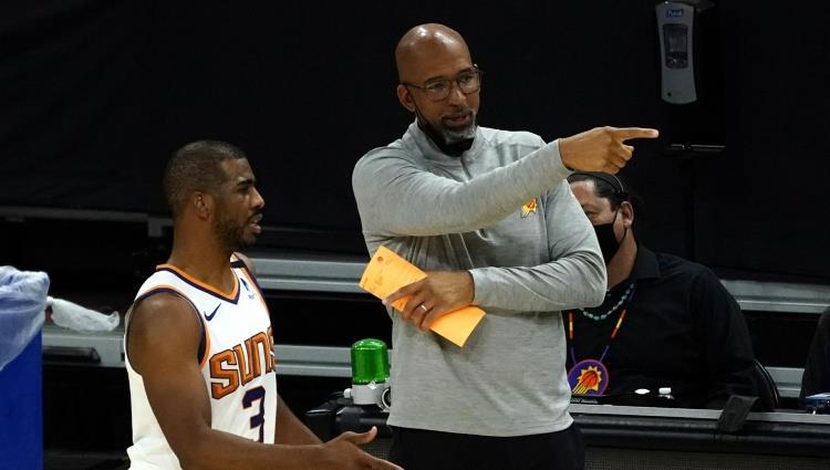  布克与保罗默契连线，太阳第三节打崩勇士防线